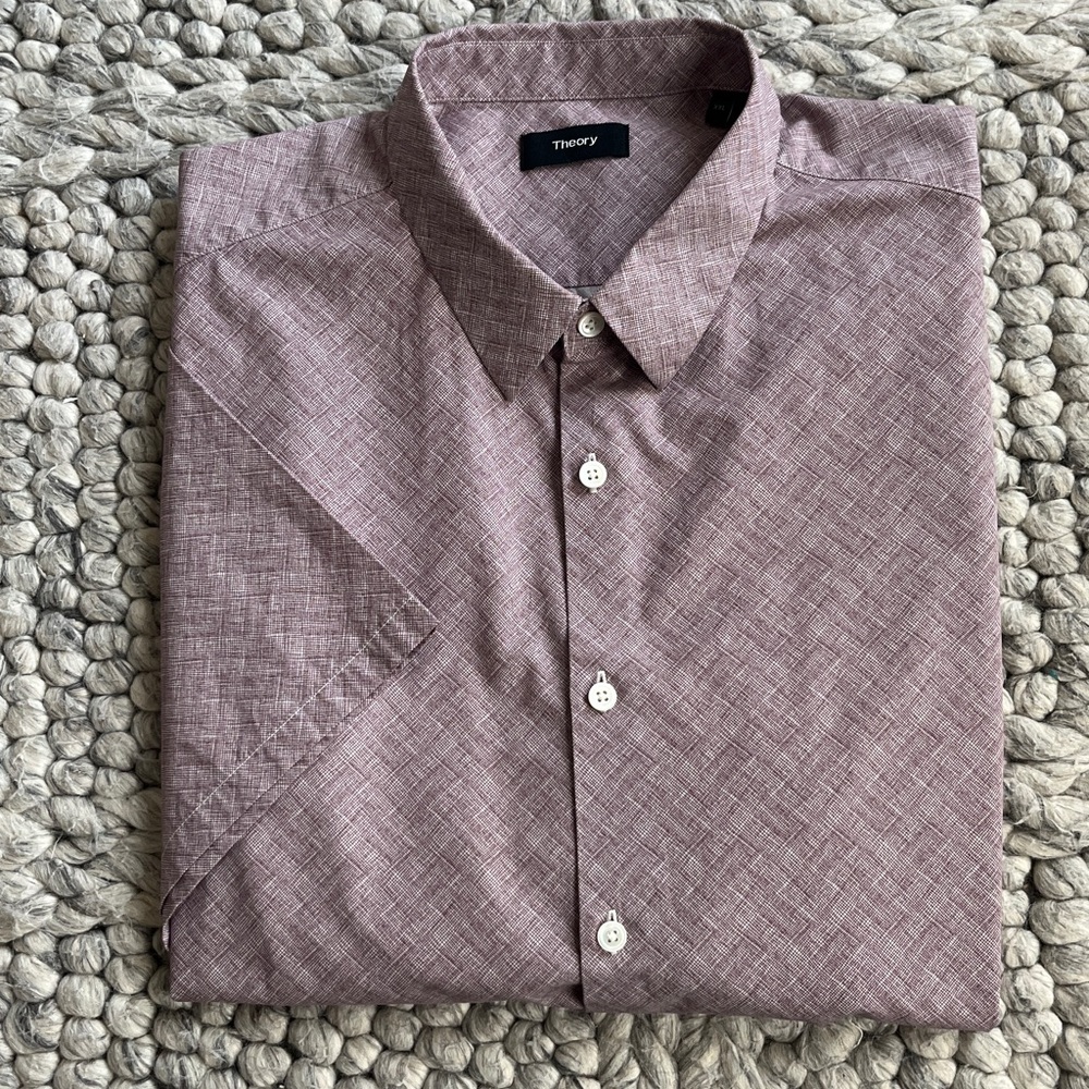Theory subtle maroon print short sleeve shirt